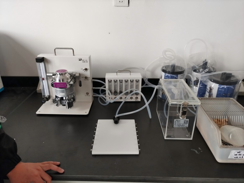 桌面式小動物麻醉機(擴展六通道)安裝完成